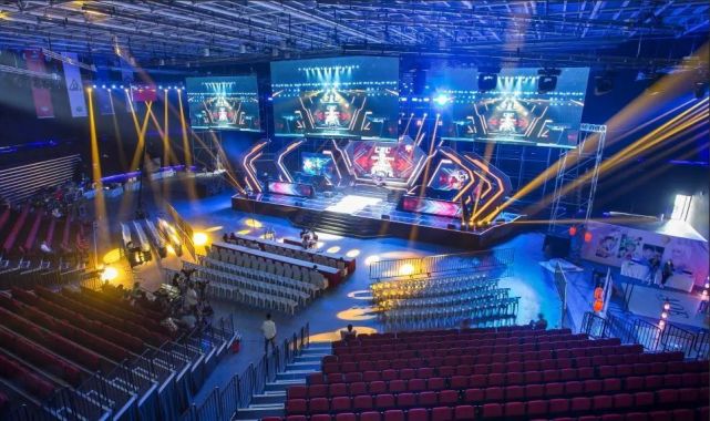 这与他目前 这与他目前